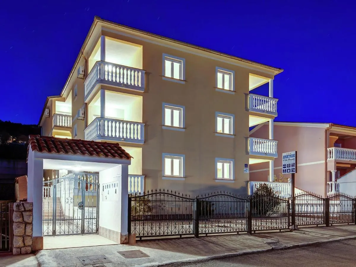 Serene Apartment In Dramalj With Jacuzzi