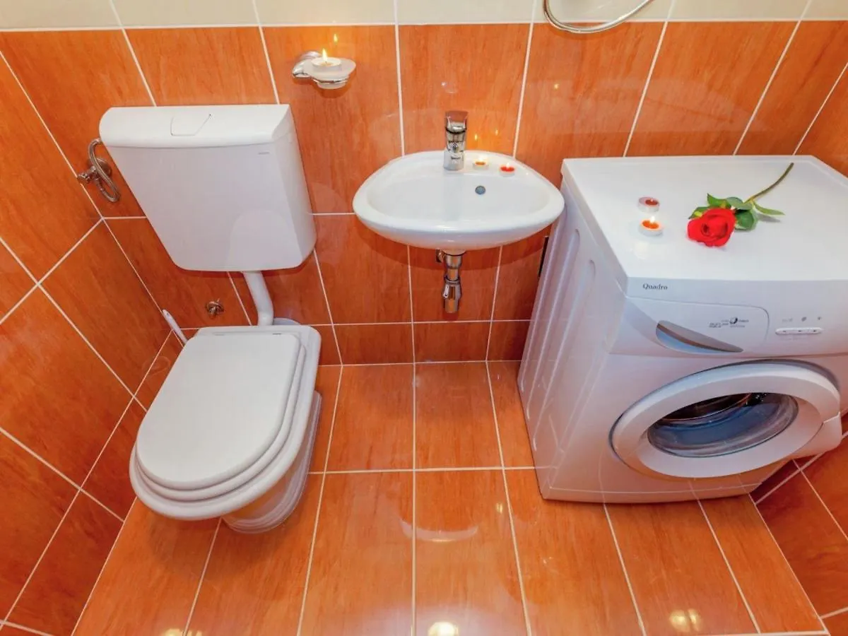 Serene Apartment In Dramalj With Jacuzzi