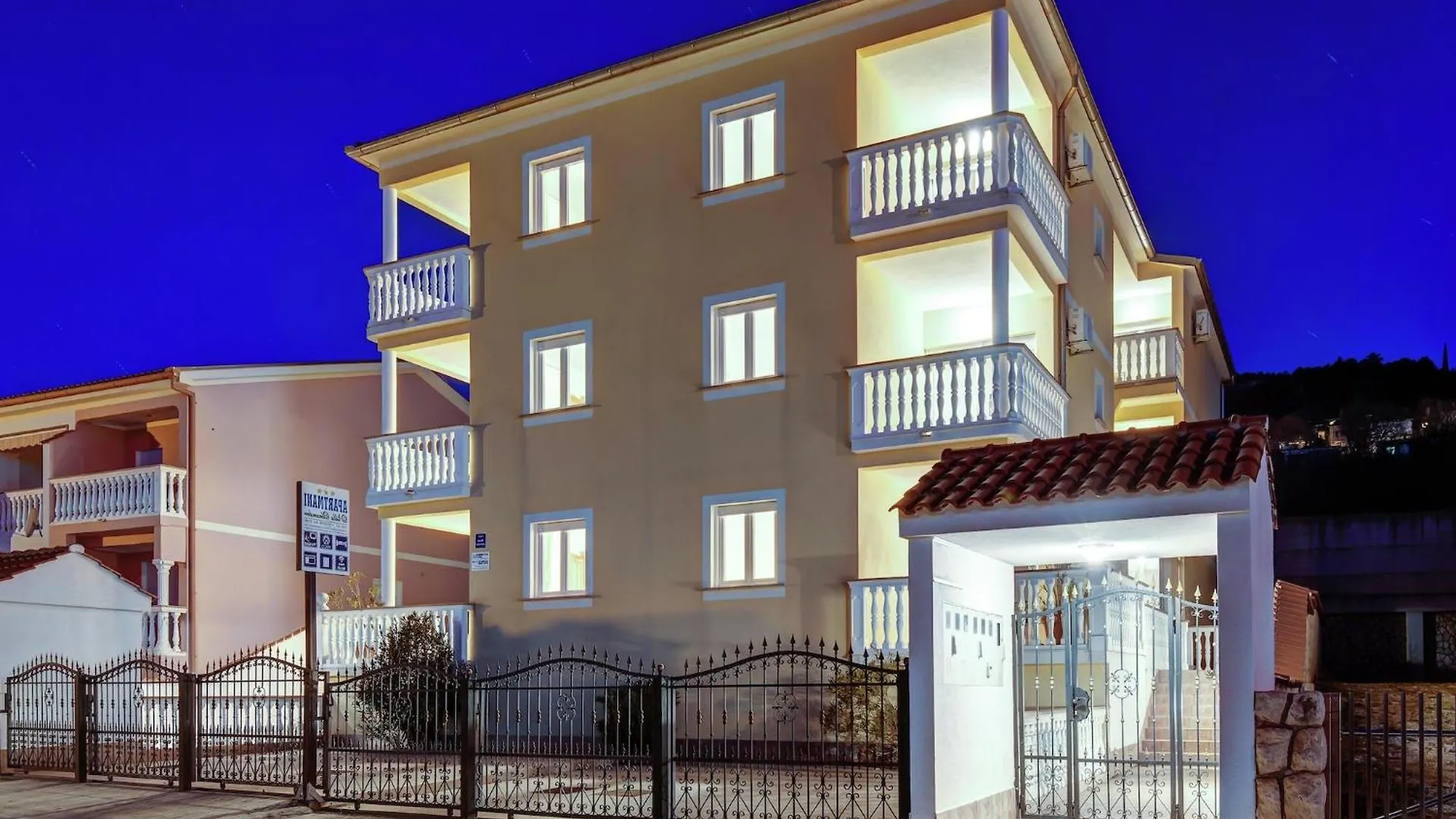 Serene Apartment In Dramalj With Jacuzzi