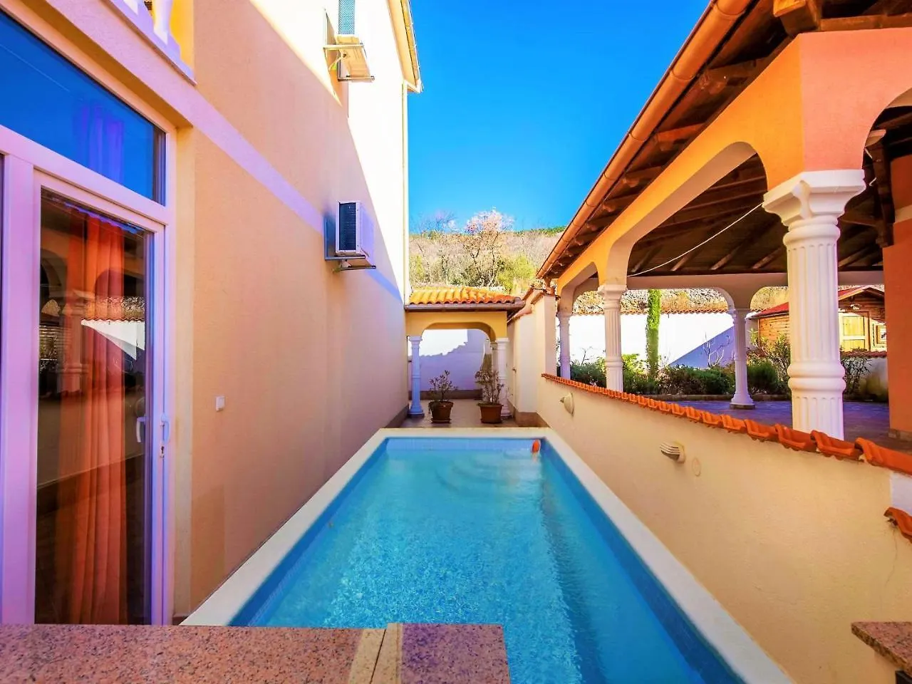 Serene Apartment In Dramalj With Jacuzzi